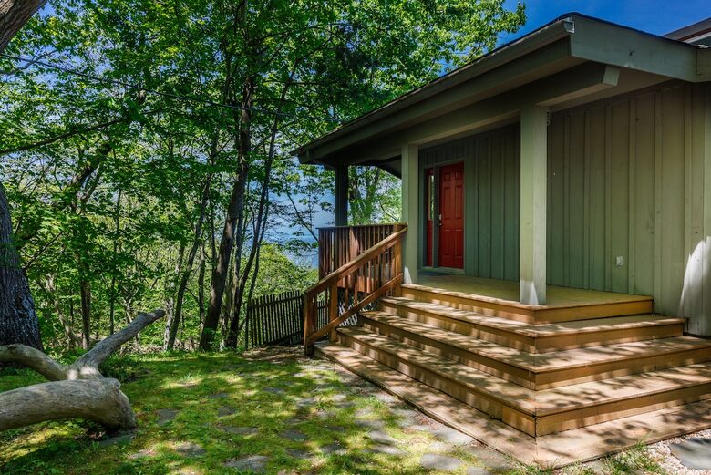 Secluded Long Island Sound Estate with Private Beach Path - Riverhead, New York