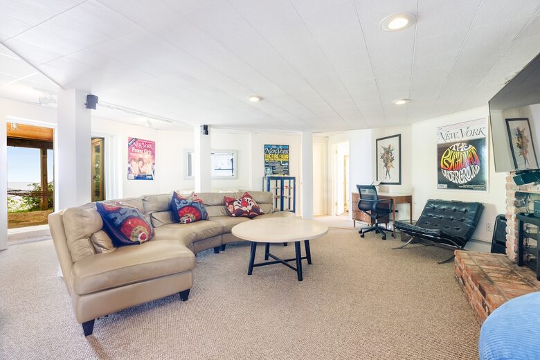 Secluded Long Island Sound Estate with Private Beach Path - Riverhead, New York