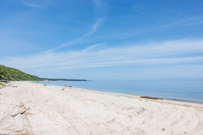 Secluded Long Island Sound Estate with Private Beach Path - Riverhead, New York