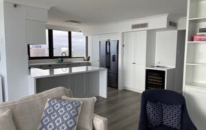 Surfers Paradise Beachfront Retreat with Panoramic Ocean Views - Gold Coast, Australia
