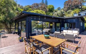 Moana Beach House | Absolute Beachfront on Waiheke Island - Waiheke Island, New Zealand