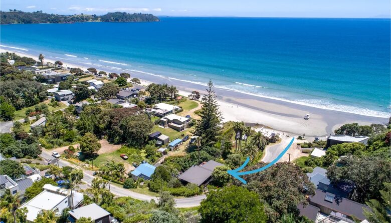Moana Beach House | Absolute Beachfront on Waiheke Island - Waiheke Island, New Zealand
