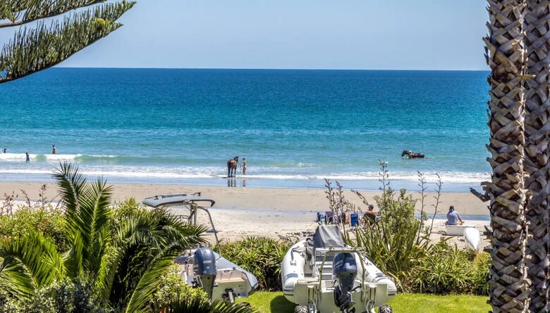 Moana Beach House | Absolute Beachfront on Waiheke Island - Waiheke Island, New Zealand