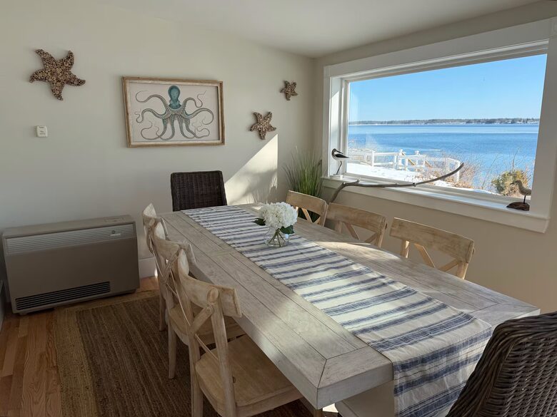 Serene Coastal Sanctuary Overlooking Casco Bay - Freeport, Maine