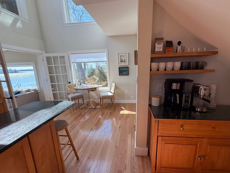 Serene Coastal Sanctuary Overlooking Casco Bay - Freeport, Maine