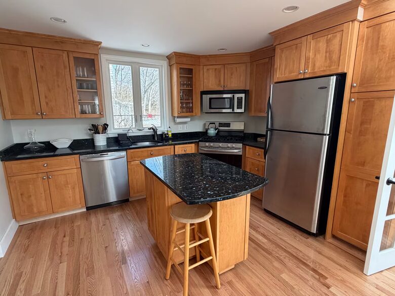 Serene Coastal Sanctuary Overlooking Casco Bay - Freeport, Maine