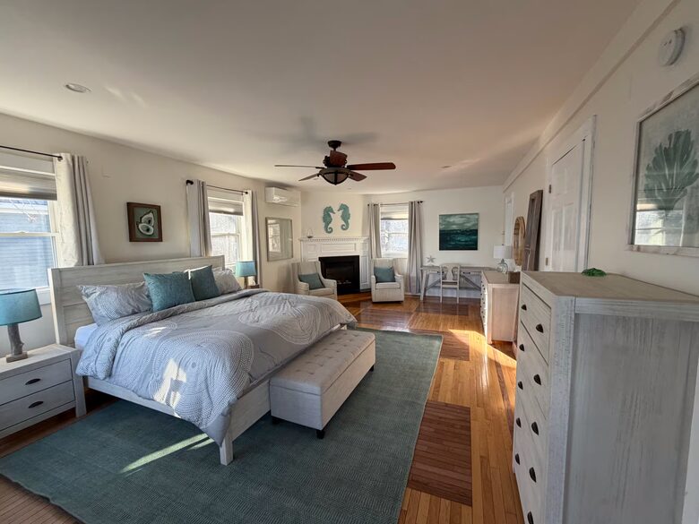 Serene Coastal Sanctuary Overlooking Casco Bay - Freeport, Maine