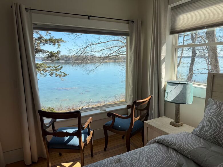 Serene Coastal Sanctuary Overlooking Casco Bay - Freeport, Maine