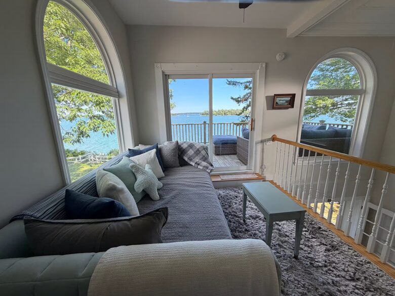 Serene Coastal Sanctuary Overlooking Casco Bay - Freeport, Maine