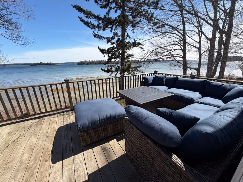 Serene Coastal Sanctuary Overlooking Casco Bay - Freeport, Maine