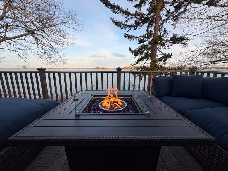 Serene Coastal Sanctuary Overlooking Casco Bay - Freeport, Maine