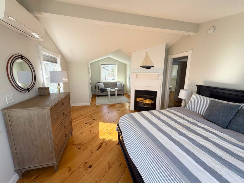 Serene Coastal Sanctuary Overlooking Casco Bay - Freeport, Maine