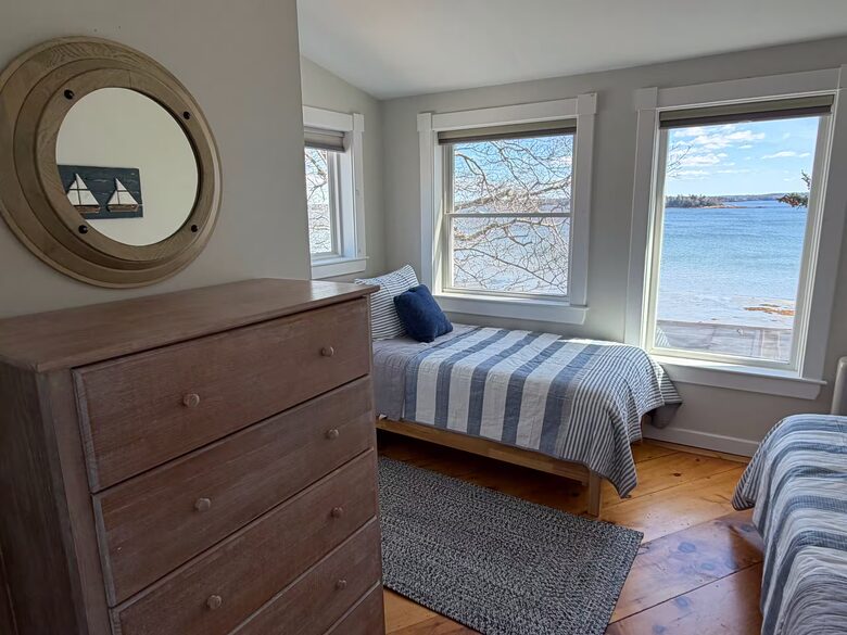 Serene Coastal Sanctuary Overlooking Casco Bay - Freeport, Maine