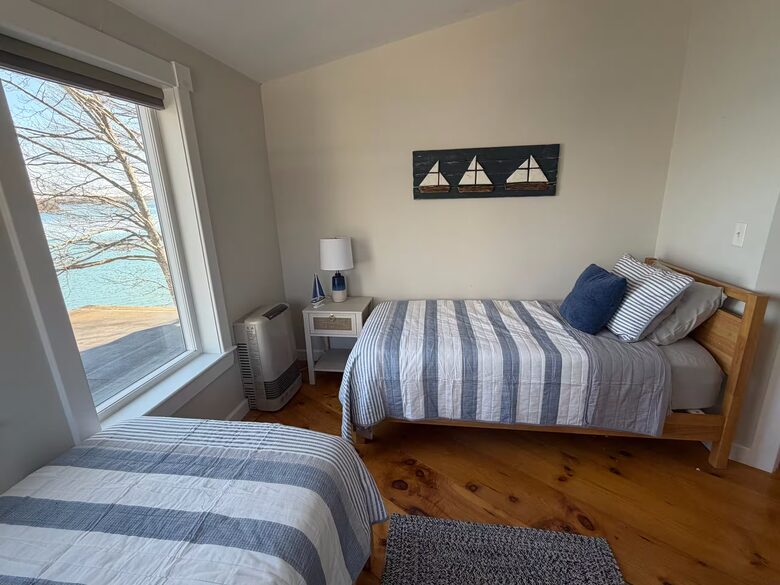 Serene Coastal Sanctuary Overlooking Casco Bay - Freeport, Maine