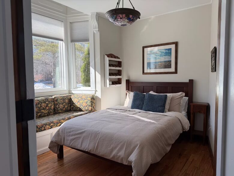 Serene Coastal Sanctuary Overlooking Casco Bay - Freeport, Maine