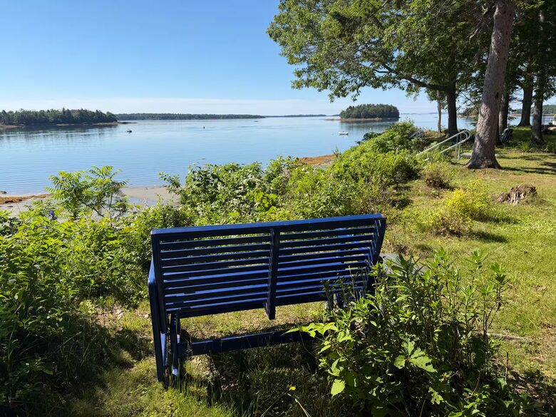 Serene Coastal Sanctuary Overlooking Casco Bay - Freeport, Maine