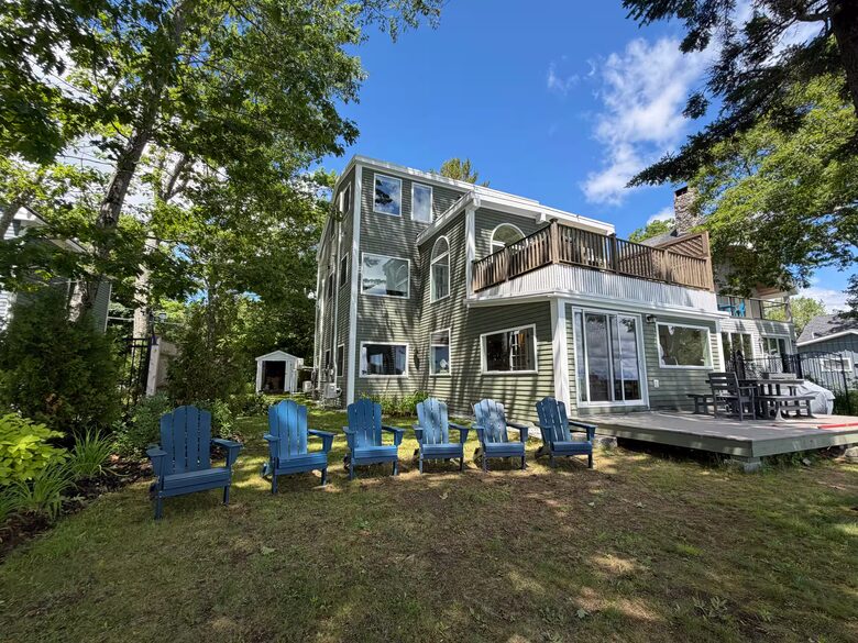 Serene Coastal Sanctuary Overlooking Casco Bay - Freeport, Maine