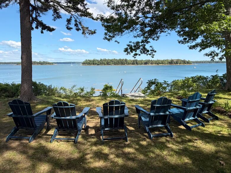 Serene Coastal Sanctuary Overlooking Casco Bay - Freeport, Maine