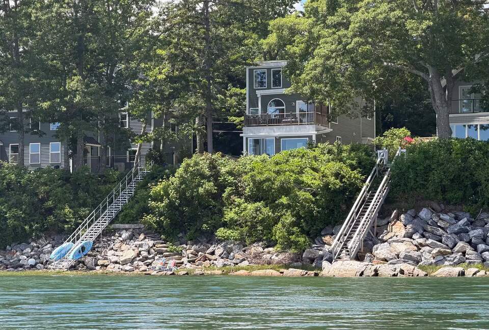 Serene Coastal Sanctuary Overlooking Casco Bay - Freeport, Maine