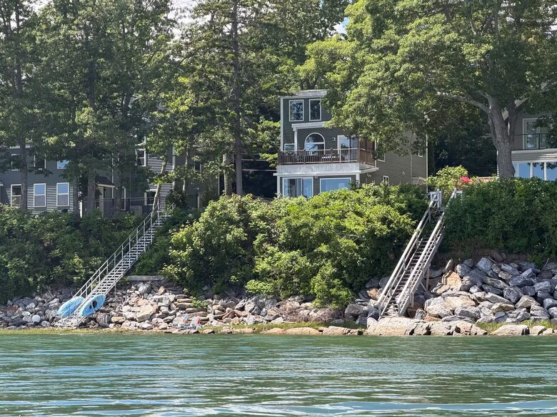 Serene Coastal Sanctuary Overlooking Casco Bay - Freeport, Maine