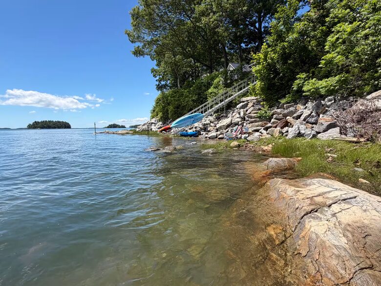 Serene Coastal Sanctuary Overlooking Casco Bay - Freeport, Maine