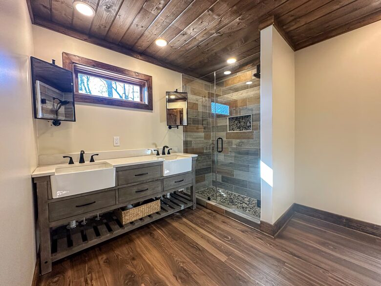 Modern Boone Log Cabin with Scenic Mountain Views - Boone, North Carolina