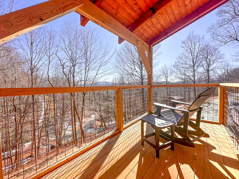 Modern Boone Log Cabin with Scenic Mountain Views - Boone, North Carolina