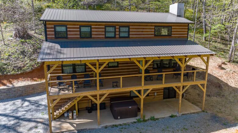 Modern Boone Log Cabin with Scenic Mountain Views - Boone, North Carolina