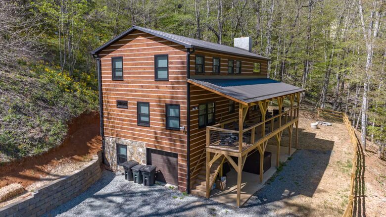 Modern Boone Log Cabin with Scenic Mountain Views - Boone, North Carolina