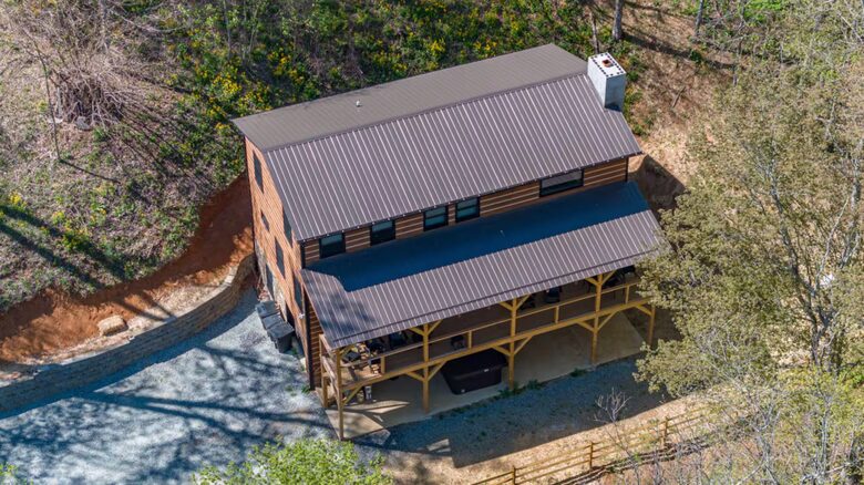 Modern Boone Log Cabin with Scenic Mountain Views - Boone, North Carolina