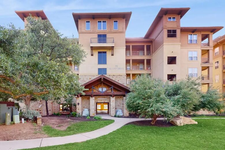 Waterfront Serenity in the Heart of Horseshoe Bay - Horseshoe Bay, Texas