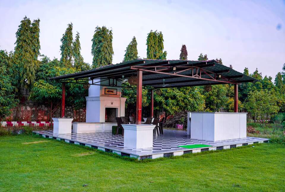 Tranquil Countryside Villa with Pool - Tapukara, India