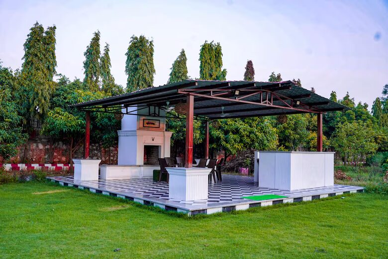 Tranquil Countryside Villa with Pool - Tapukara, India