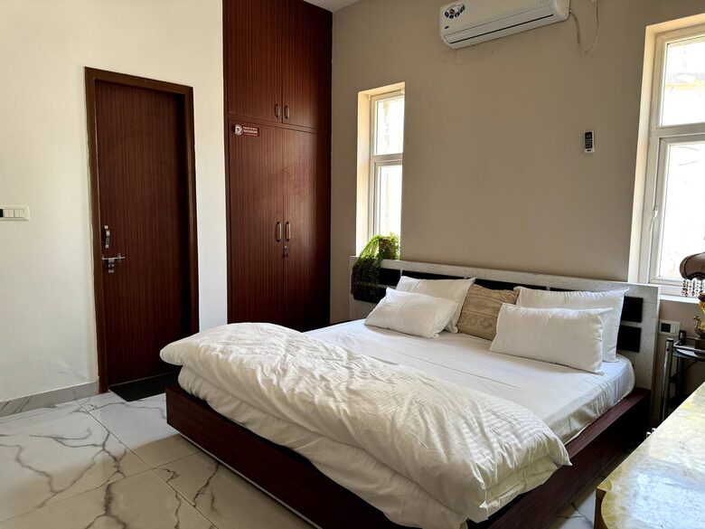 Tranquil Countryside Villa with Pool - Tapukara, India