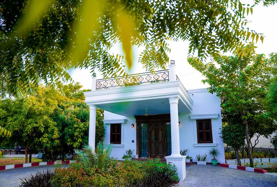 Tranquil Countryside Villa with Pool - Tapukara, India