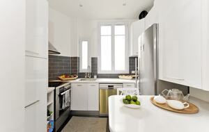 Paris Eiffel Tower Apartment - Paris, France