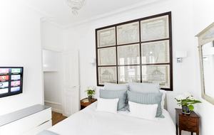 Paris Eiffel Tower Apartment - Paris, France