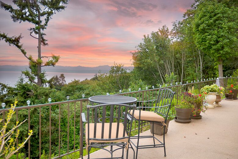 Golden Sunset Villa - Seattle, Washington