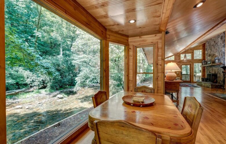 Creek Front Mountain Retreat - Hayesville, North Carolina