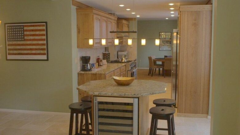 Breakfast nook with wine refrig