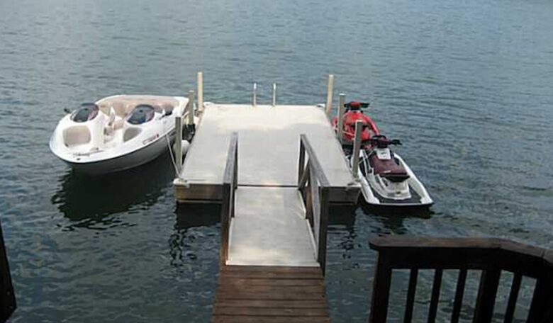 Candlewood Lakefront Home - Danbury, Connecticut