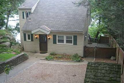 Candlewood Lakefront Home - Danbury, Connecticut