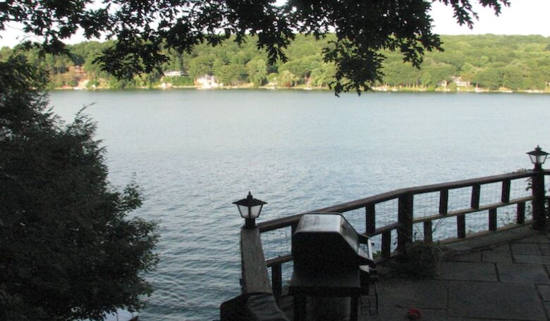 Candlewood Lakefront Home - Danbury, Connecticut