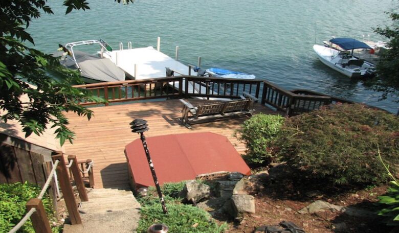 Candlewood Lakefront Home - Danbury, Connecticut
