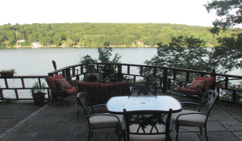 Candlewood Lakefront Home - Danbury, Connecticut