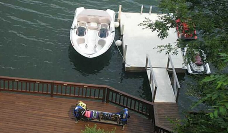 Candlewood Lakefront Home - Danbury, Connecticut
