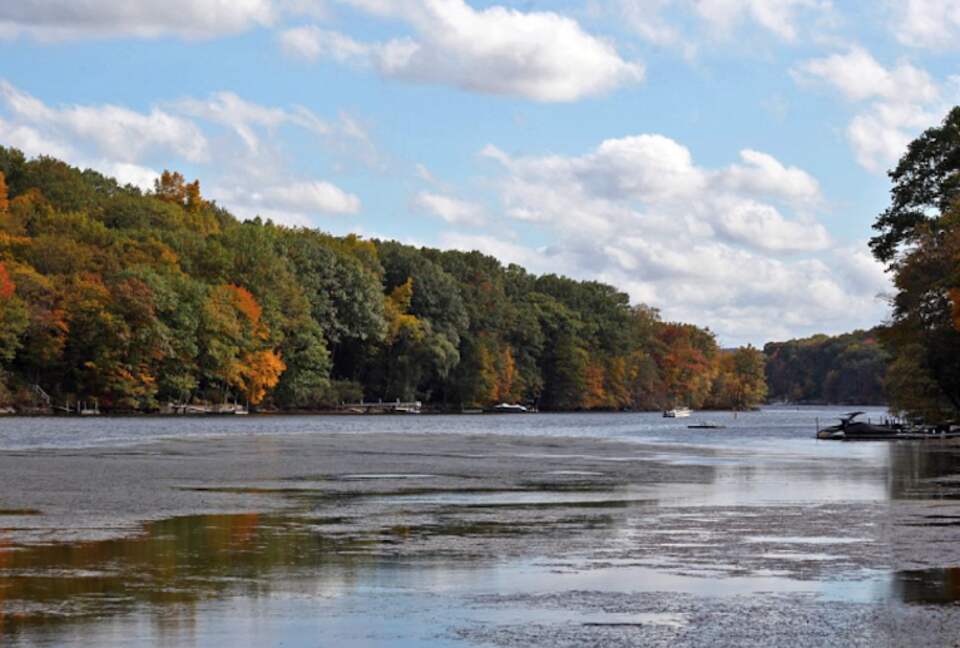 Candlewood Lakefront Home - Danbury, Connecticut