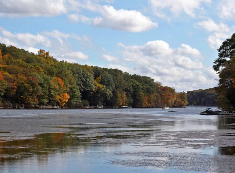 Candlewood Lakefront Home - Danbury, Connecticut