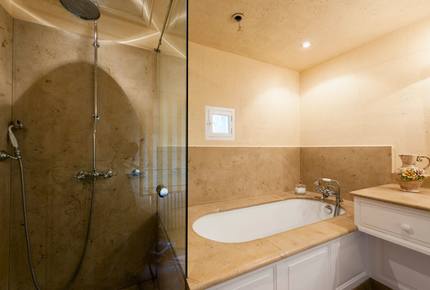 All-Inclusive 5-night TradeWinds TERRA Experience at Chateau Alizes - Sourzac, France