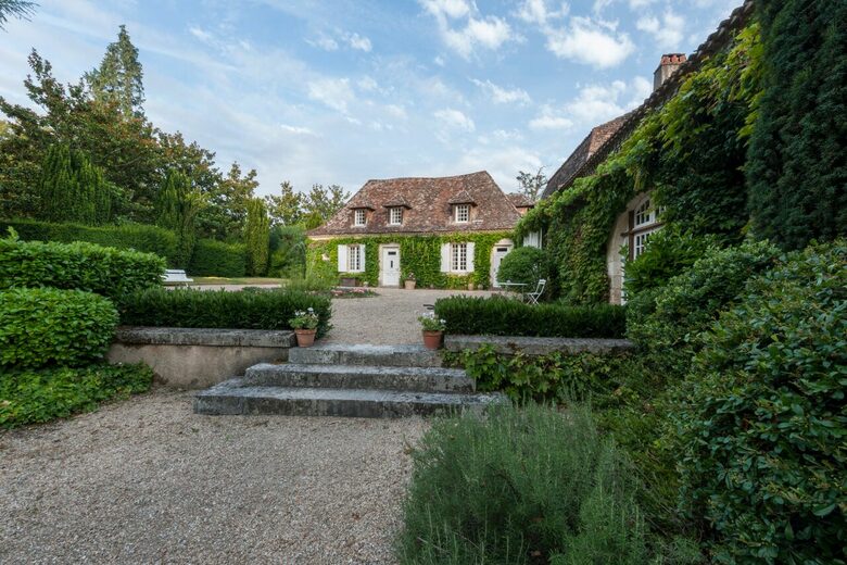 All-Inclusive 5-night TradeWinds TERRA Experience at Chateau Alizes - Sourzac, France
